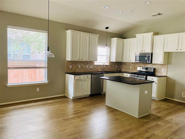 Foto del edificio - 6431 Applewood Forest Dr