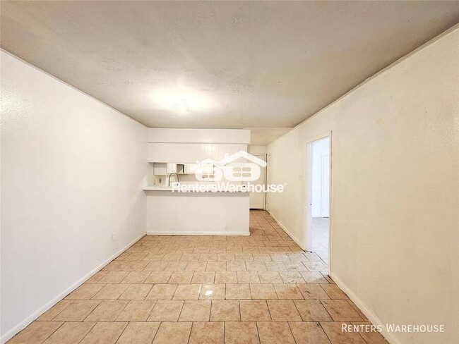 Foto del edificio - Well kept, lovely 4 bedroom, 2.5 bathroom ...