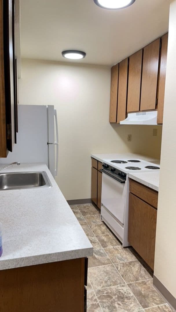 Building Photo - (858) Foxfire - 2 Bedroom / 1 Bathroom - Upstairs
