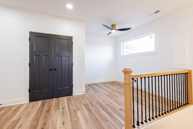 Building Photo - 530-532 E Burnett Ave