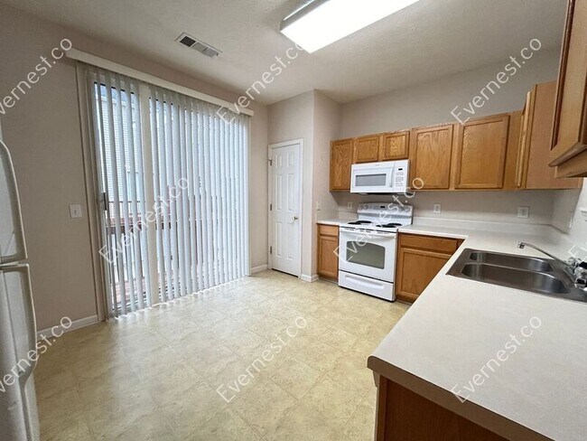 Foto del edificio - 128 Weatherstone Square Dr