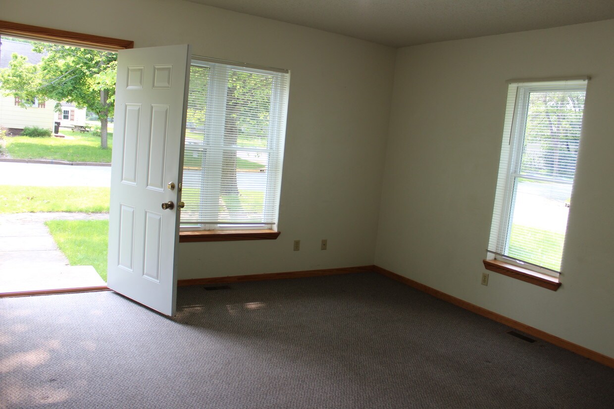 1623 7th St E, Menomonie, WI 54751 House Rental in Menomonie, WI