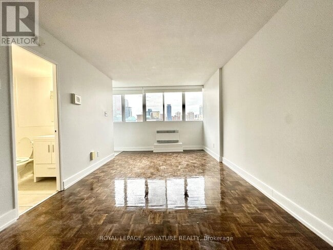 Building Photo - 33 Isabella St