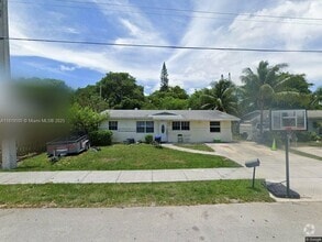Building Photo - 2311 NW 27th Ave