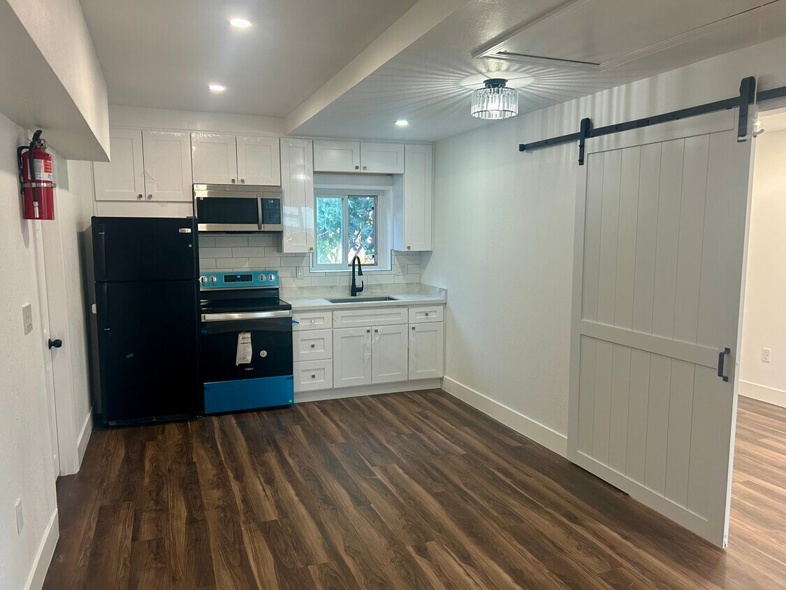 Foto principal - 5832 Rohn Way