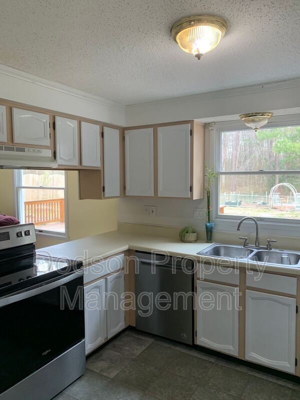 Foto del edificio - 10002 Laurel Lakes Dr