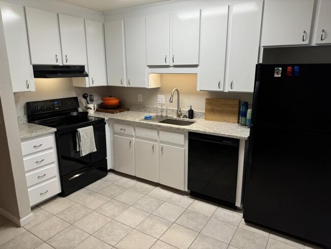 Building Photo - 149 Lakeview Dr