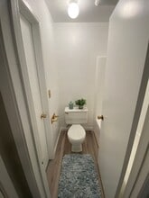 Building Photo - 6930 Hyde Park Dr