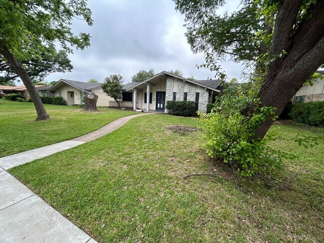 Building Photo - Interested in this home? You clearly have ...