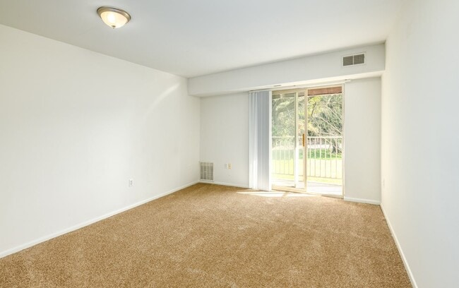 Living Area - Cameron Pointe Apartments