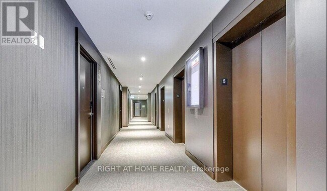 Photo du bâtiment - 448 Burnhamthorpe Rd W