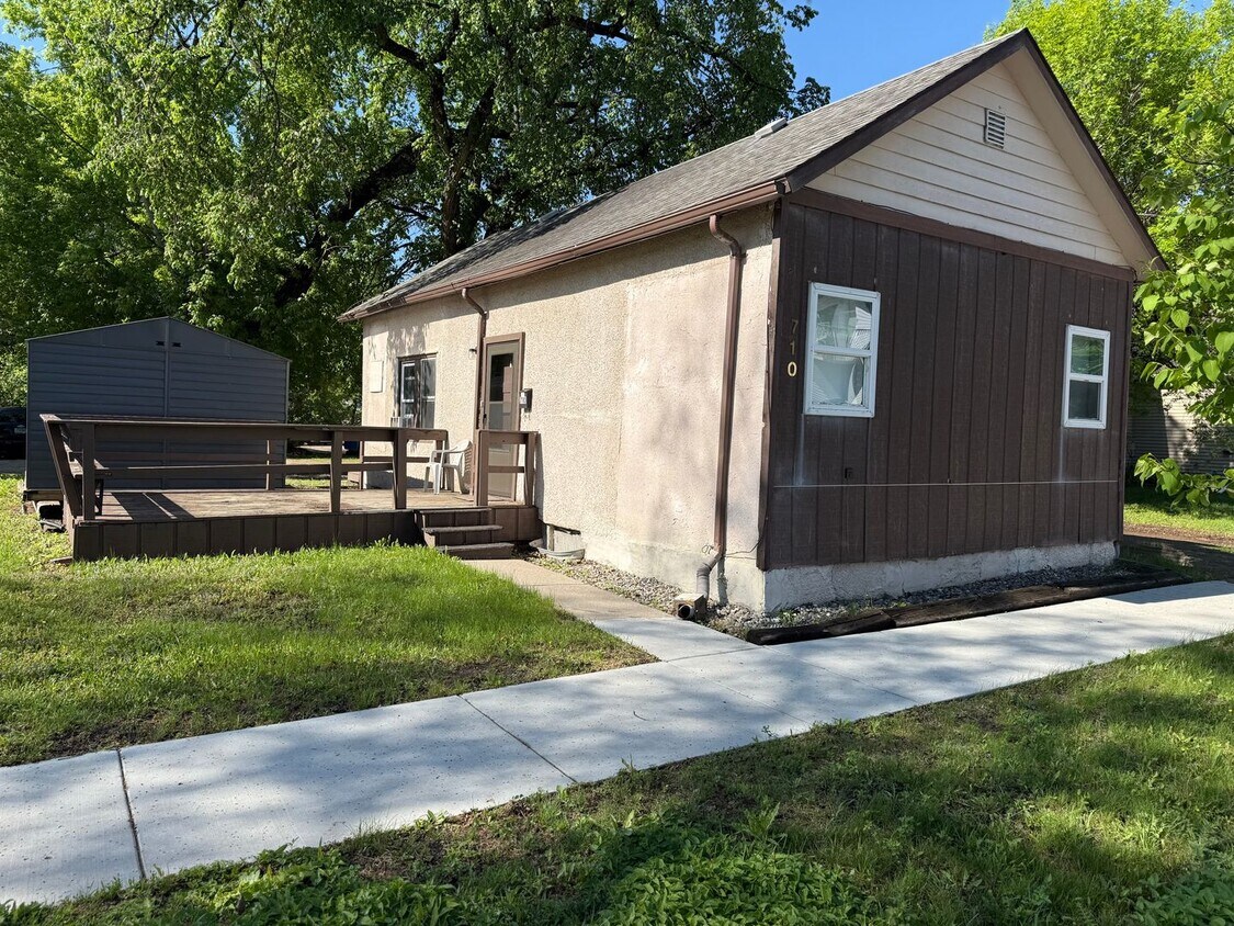 Foto principal - Charming 2 Bed, 1 Bath Home – Month-to-Mon...