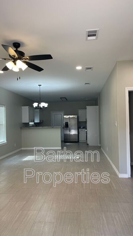 Building Photo - 307 Mackechney St