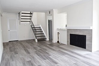Building Photo - 8821 Via Andar