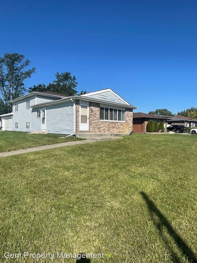 18108 Juneway Ct, Country Club Hills, IL 60478 House Rental in