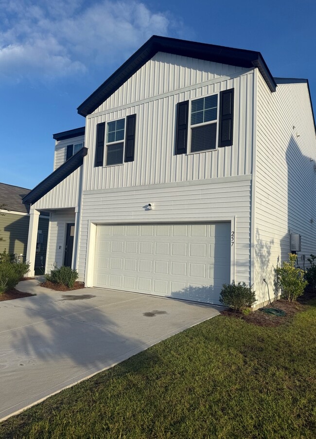 Building Photo - 257 Watersglen Dr