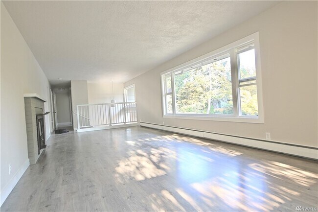 Building Photo - 4225 NE 88th St