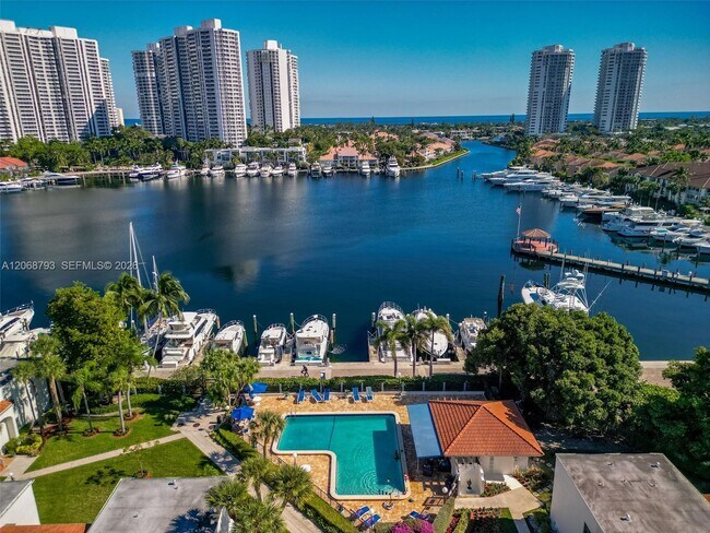 Foto del edificio - 3549 Magellan Cir
