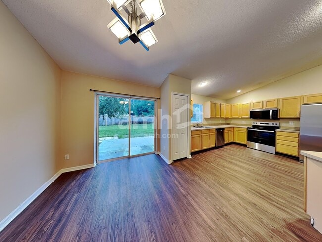 Building Photo - 1005 Sandhill St