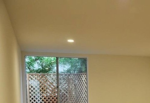 Building Photo - 403 N Oakhurst Dr