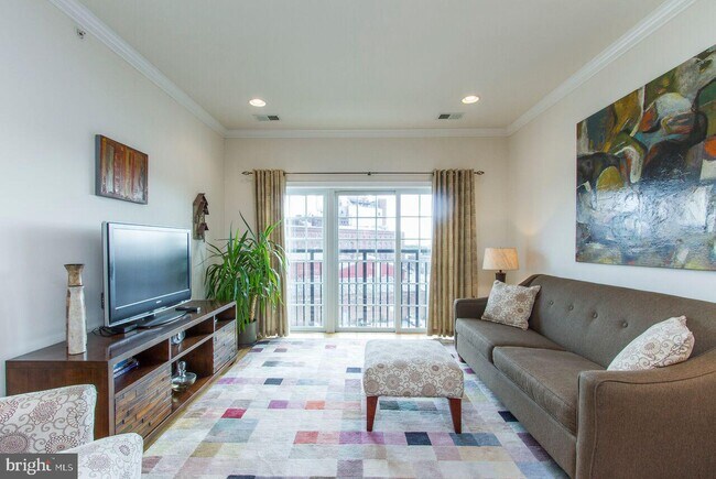 Building Photo - 700 Commodore Court