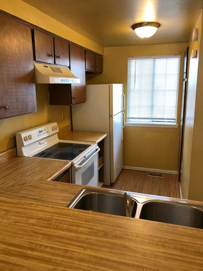 Foto del edificio - Town home for rent in Aurora CO 80013