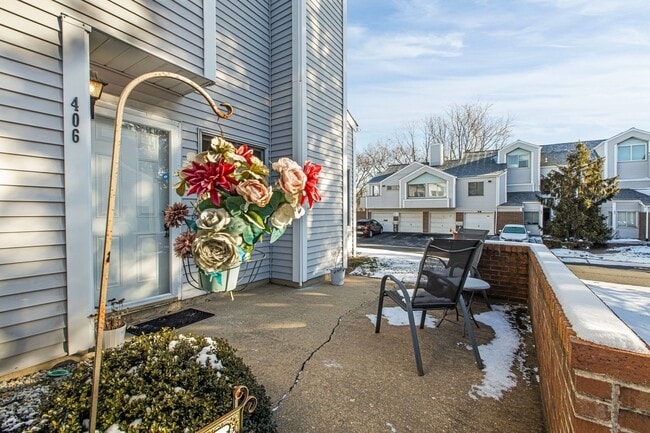 Building Photo - Creekside 1st floor unit Showing Saturday 1/31 10am-10:15am