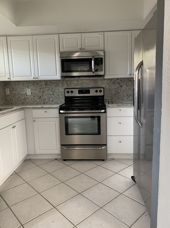 Cocina - 6959 Aberfeldy Ave N