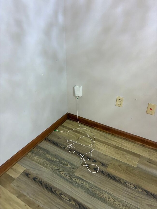 Building Photo - Oak Meadow Condo