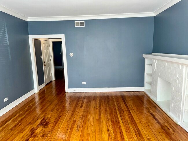 Foto del edificio - 7915 S Langley Ave