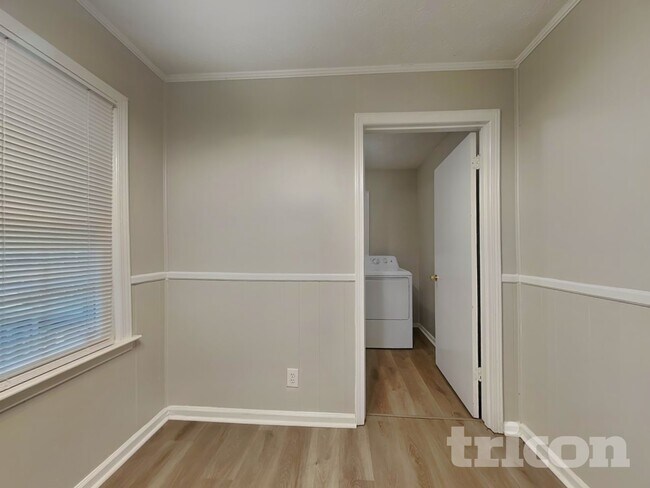 Foto del edificio - 5555 Richland Dr