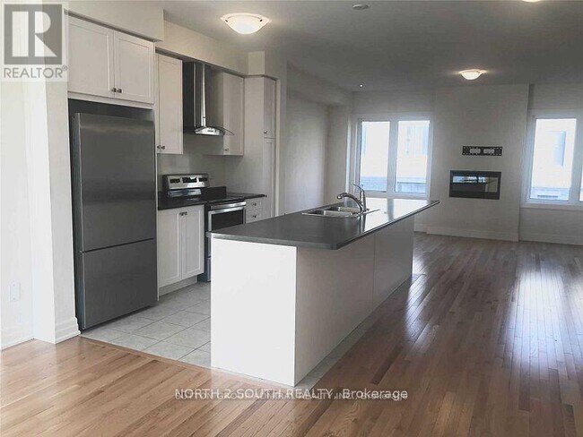 Building Photo - 160 Tango Cres