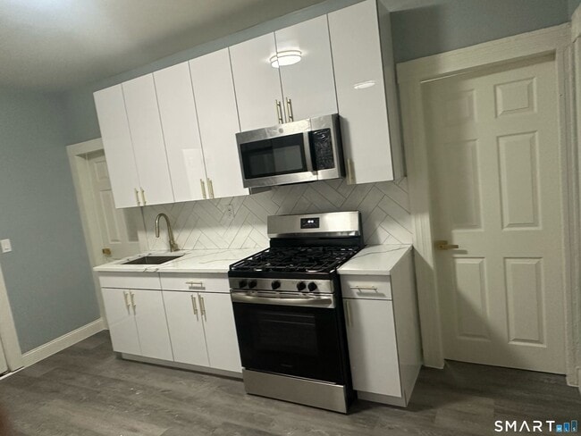 Building Photo - 268 Davenport Ave