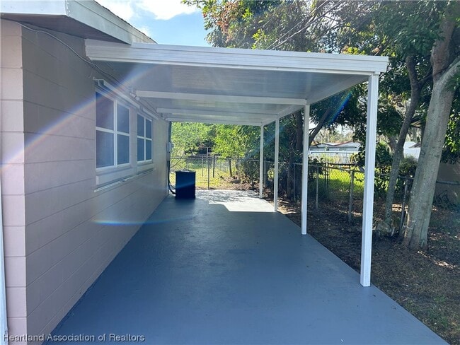 Building Photo - 1205 Sunset Dr
