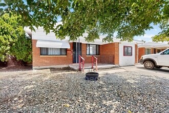 Building Photo - 1012 San Pedro Dr SE