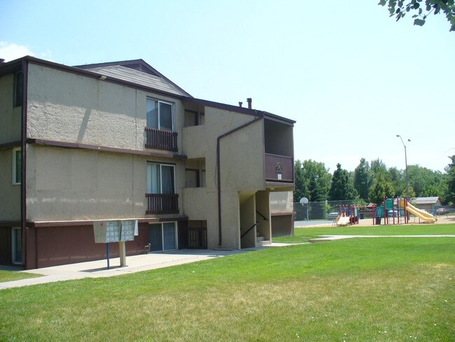 Building Photo - 636 N Shields St