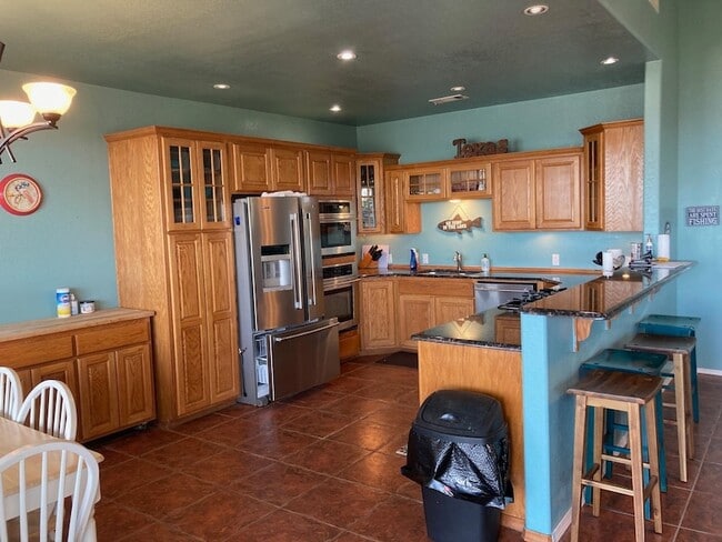 Building Photo - 215 Mountain Top