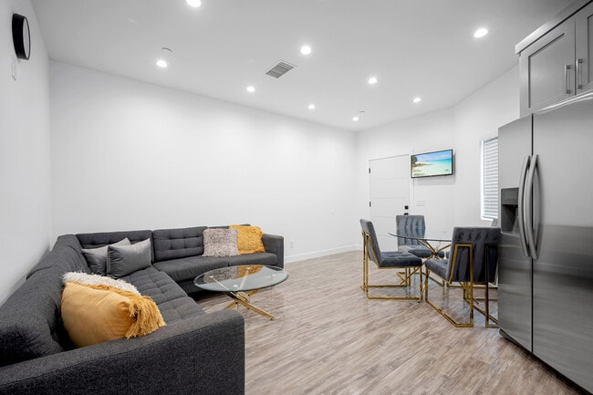 Foto del edificio - 13313 Wixom St