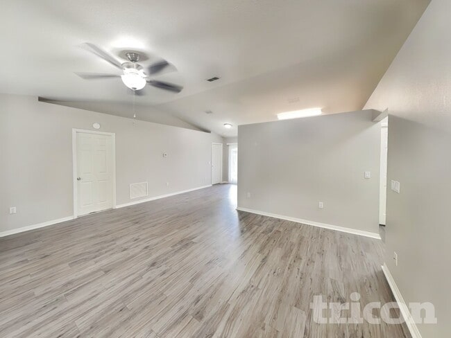 Building Photo - 1090 3rd Ave