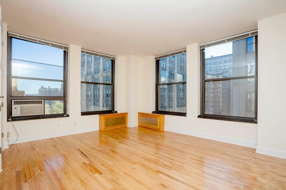 Primary Photo - 270 Park Ave S