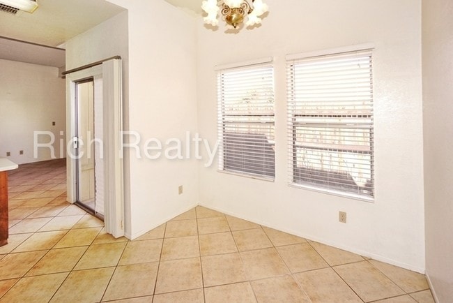 Building Photo - 4328 W Pyracantha Dr