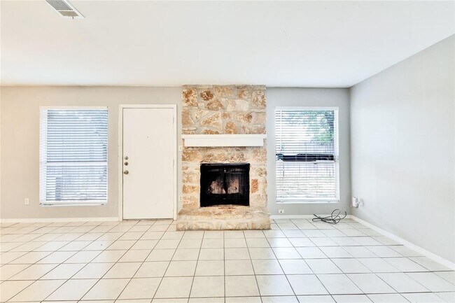 Building Photo - 1510 No Mor Cove