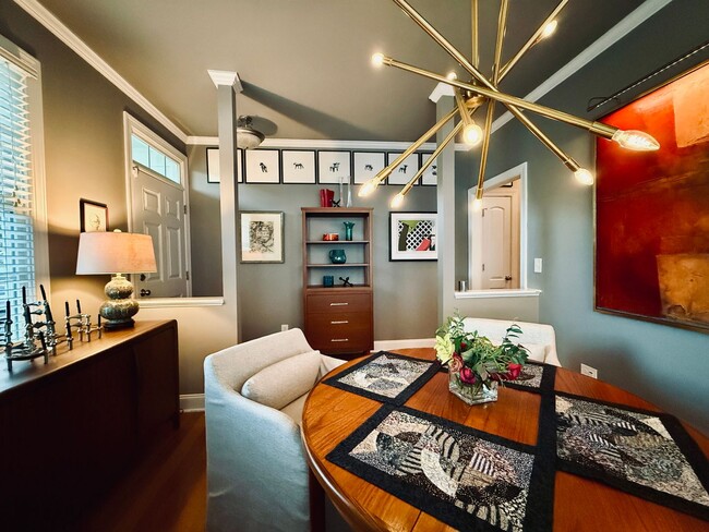 Building Photo - Townhome close to Duke!
