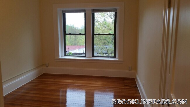 Building Photo - 1463 Beacon St