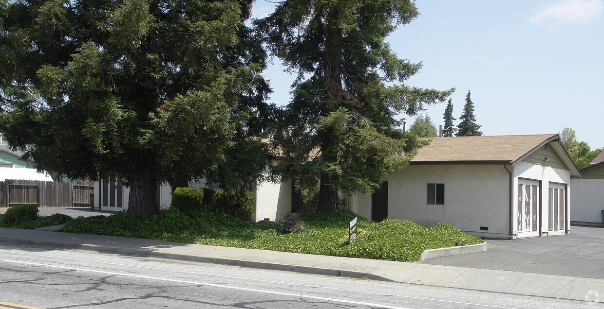 Building Photo - 19738 Meekland Ave