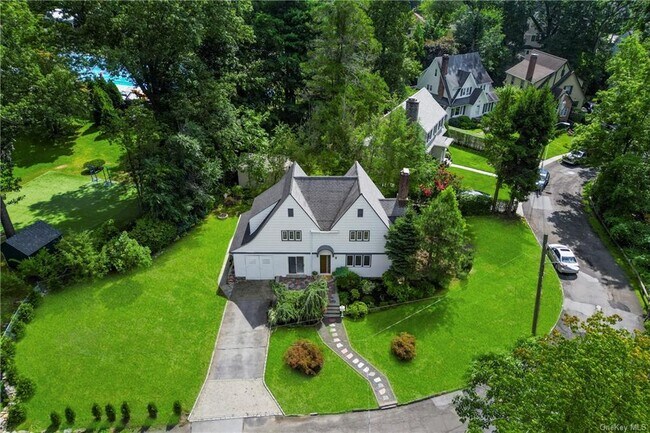 Foto del edificio - 166 Valley Stream Rd E
