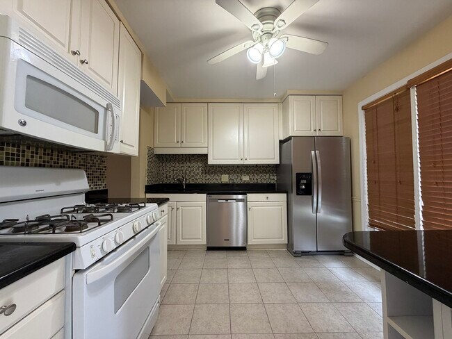Foto del edificio - 3021 Highland Ave
