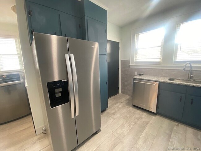 Foto del edificio - 279 Wakelee Ave