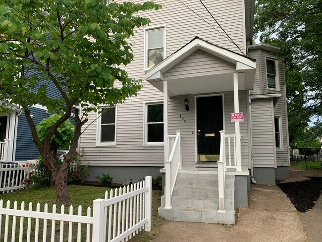 Foto del edificio - 405 Blatchley Ave