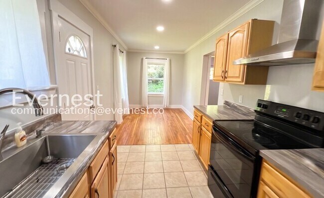 Foto del edificio - 3-Bedroom Home with Fenced Yard / Available Now!